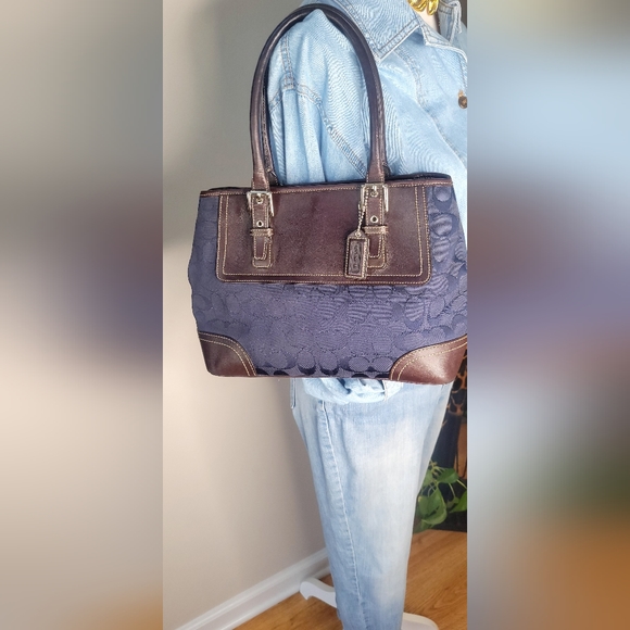 Coach - Picture 3 of 5